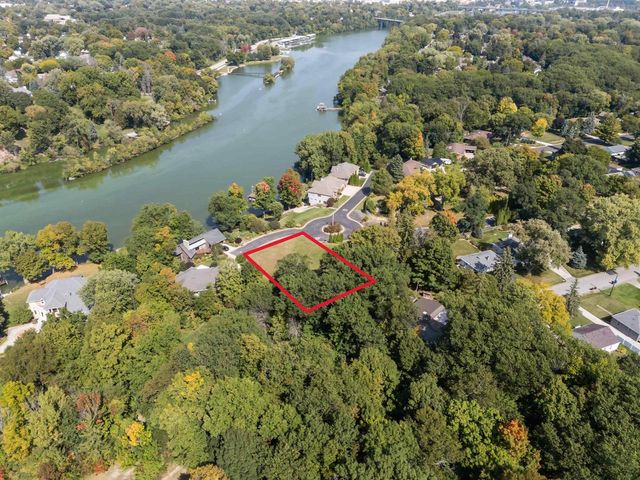 10 EMBREY COURT, Appleton, WI 54915