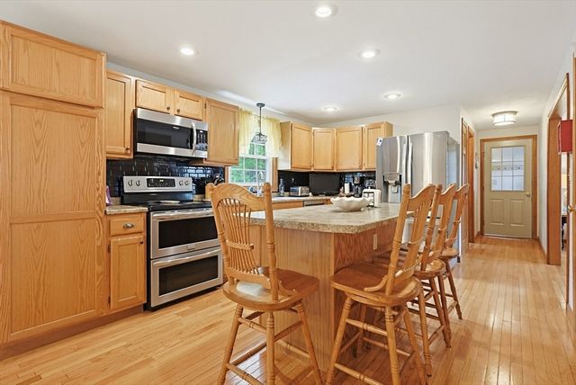 11 Brooke Haven Dr, Rutland, MA 01543