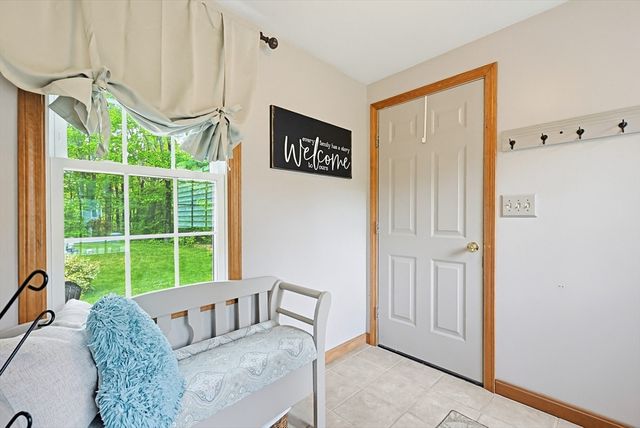 11 Brooke Haven Dr, Rutland, MA 01543