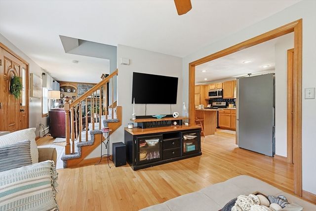 11 Brooke Haven Dr, Rutland, MA 01543