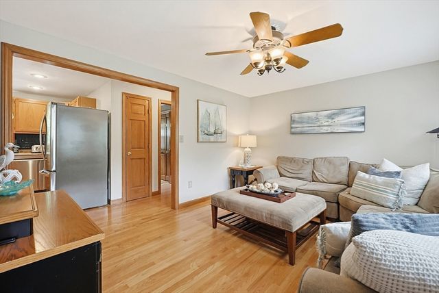 11 Brooke Haven Dr, Rutland, MA 01543