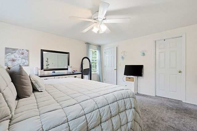 11 Brooke Haven Dr, Rutland, MA 01543