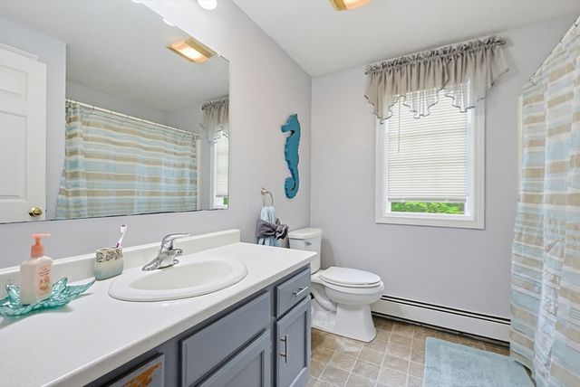 11 Brooke Haven Dr, Rutland, MA 01543