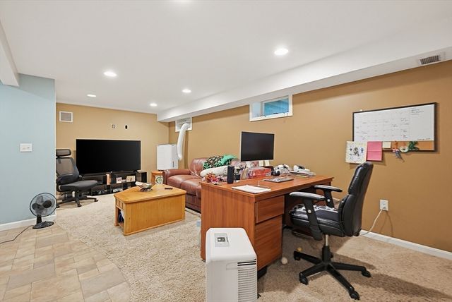 11 Brooke Haven Dr, Rutland, MA 01543
