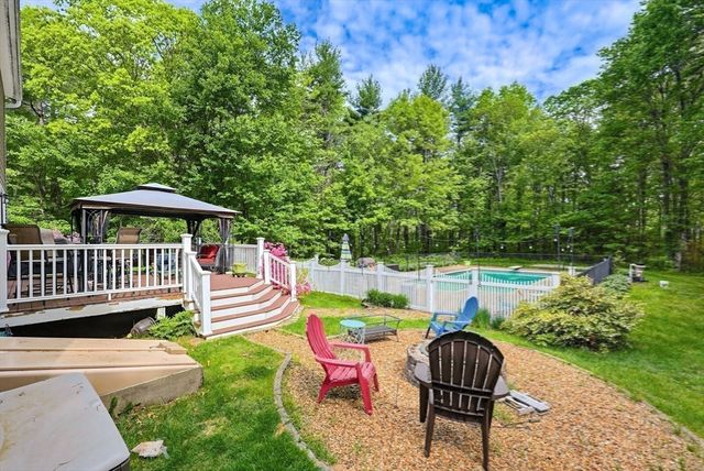 11 Brooke Haven Dr, Rutland, MA 01543