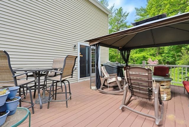 11 Brooke Haven Dr, Rutland, MA 01543