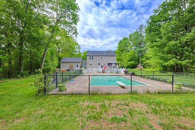 11 Brooke Haven Dr, Rutland, MA 01543