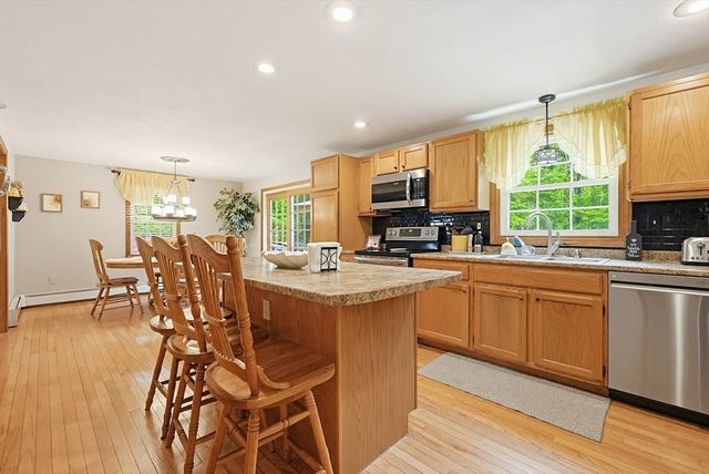 11 Brooke Haven Dr, Rutland, MA 01543