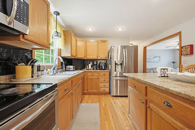 11 Brooke Haven Dr, Rutland, MA 01543
