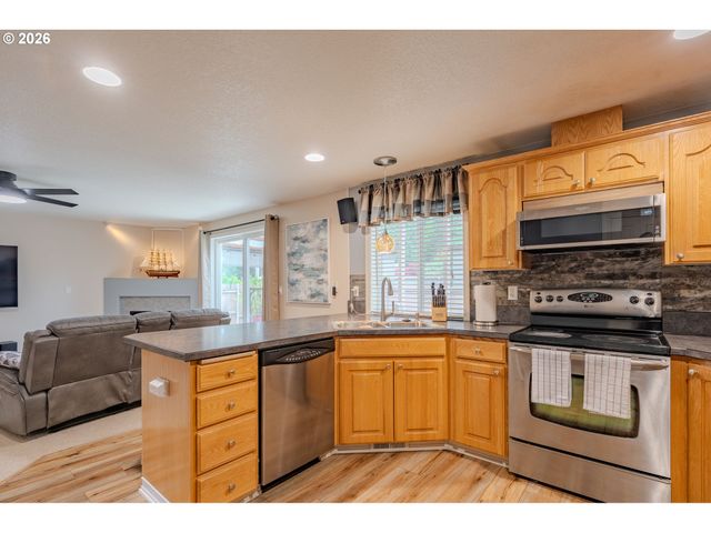 2806 Ne DELANCEY Ct, Vancouver, WA 98682