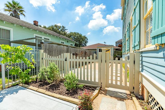 3407 Avenue L, Galveston, TX 77550