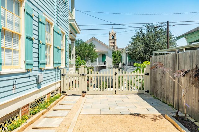 3407 Avenue L, Galveston, TX 77550