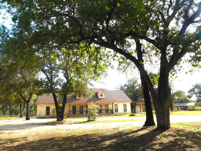 110 Hunters Glen, Floresville, TX 78114