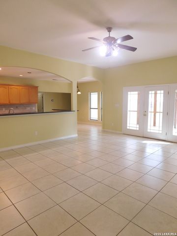 110 Hunters Glen, Floresville, TX 78114