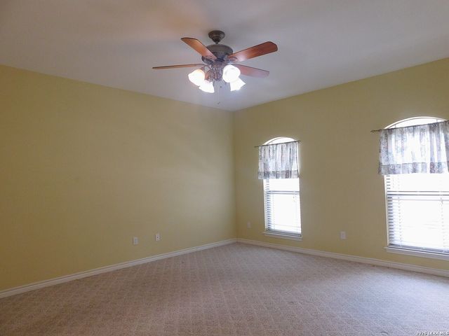 110 Hunters Glen, Floresville, TX 78114