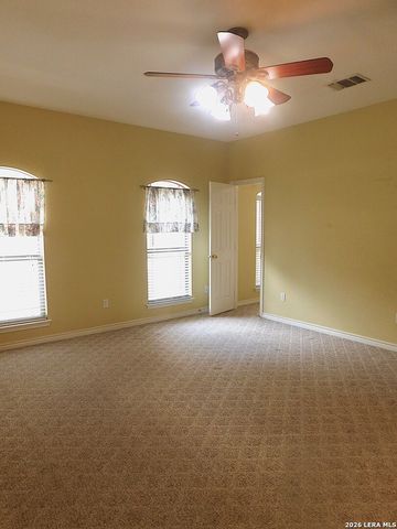 110 Hunters Glen, Floresville, TX 78114