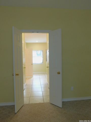110 Hunters Glen, Floresville, TX 78114
