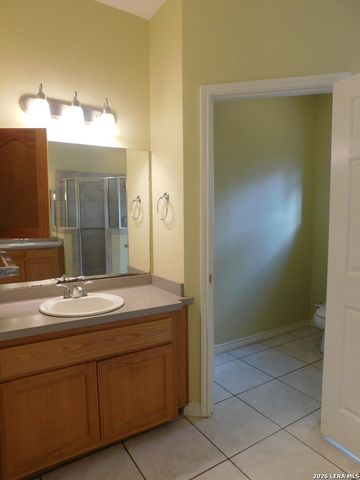 110 Hunters Glen, Floresville, TX 78114