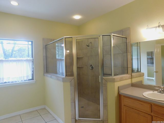 110 Hunters Glen, Floresville, TX 78114