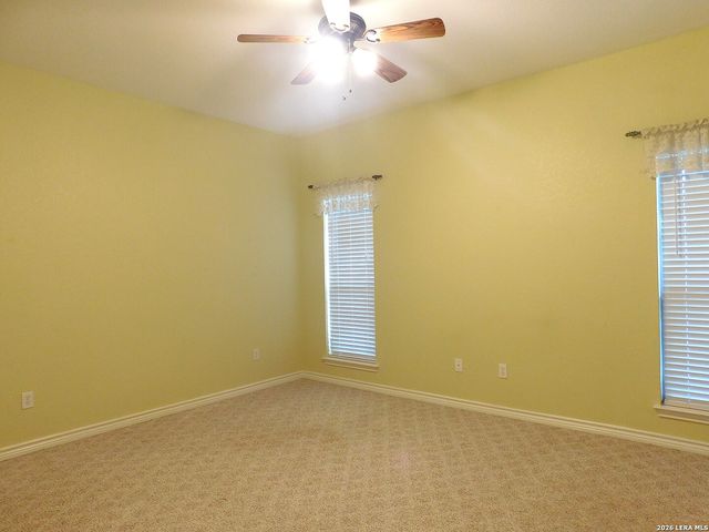 110 Hunters Glen, Floresville, TX 78114