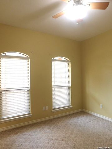 110 Hunters Glen, Floresville, TX 78114