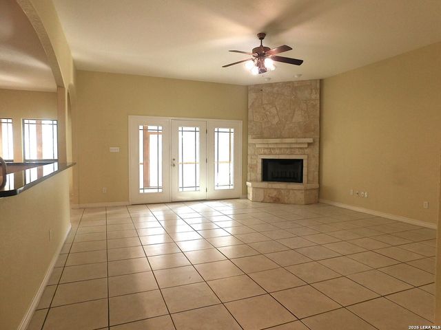 110 Hunters Glen, Floresville, TX 78114