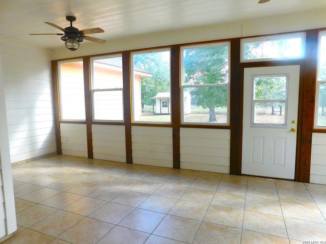 110 Hunters Glen, Floresville, TX 78114