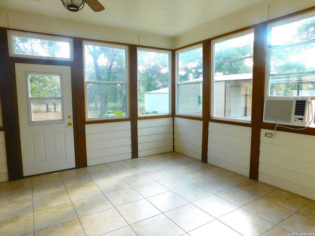 110 Hunters Glen, Floresville, TX 78114