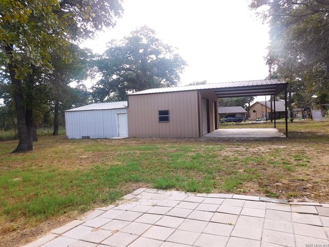 110 Hunters Glen, Floresville, TX 78114