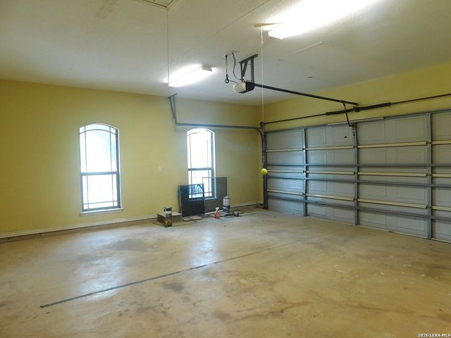 110 Hunters Glen, Floresville, TX 78114