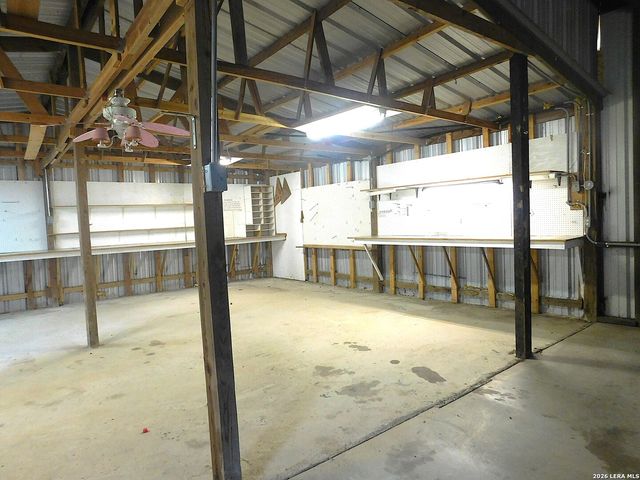 110 Hunters Glen, Floresville, TX 78114