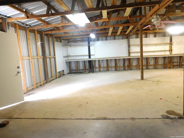 110 Hunters Glen, Floresville, TX 78114