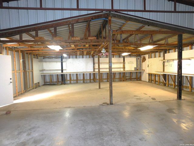 110 Hunters Glen, Floresville, TX 78114