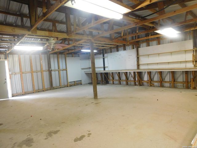 110 Hunters Glen, Floresville, TX 78114