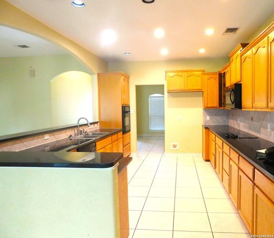 110 Hunters Glen, Floresville, TX 78114