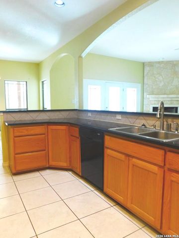 110 Hunters Glen, Floresville, TX 78114