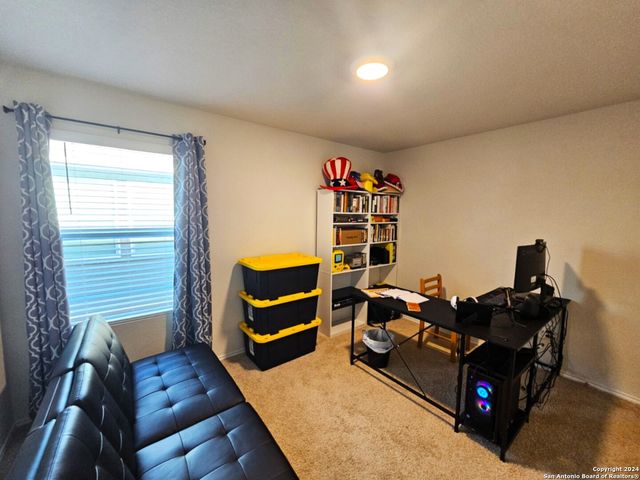 916 ARMADILLO DR, Seguin, TX 78155