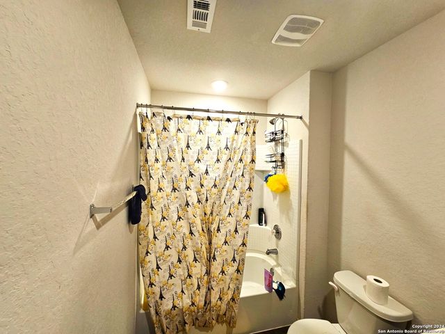 916 ARMADILLO DR, Seguin, TX 78155