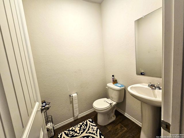 916 ARMADILLO DR, Seguin, TX 78155