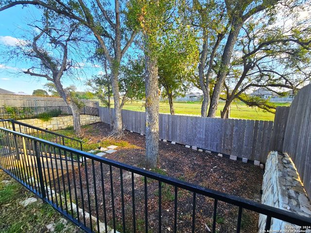 916 ARMADILLO DR, Seguin, TX 78155