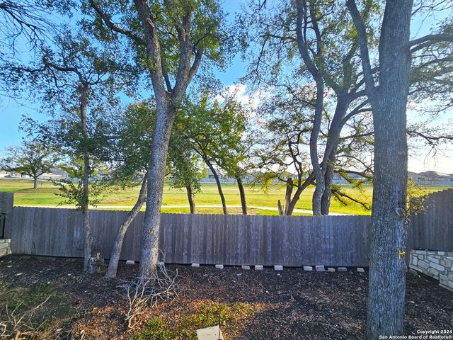 916 ARMADILLO DR, Seguin, TX 78155