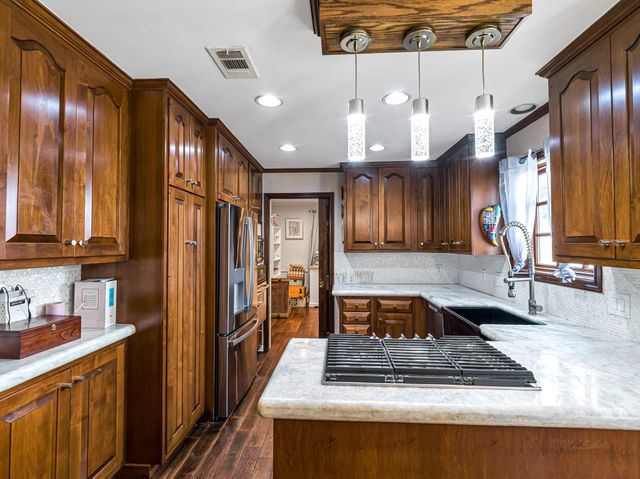 818 Olney Oak Drive, Houston, TX 77079