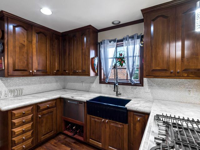 818 Olney Oak Drive, Houston, TX 77079