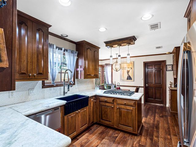818 Olney Oak Drive, Houston, TX 77079