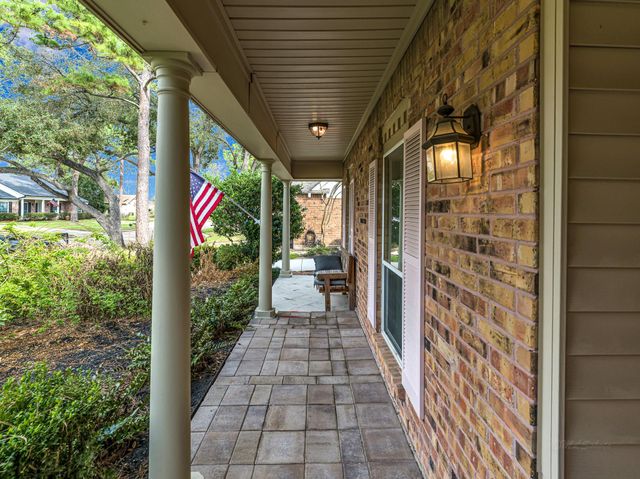 818 Olney Oak Drive, Houston, TX 77079