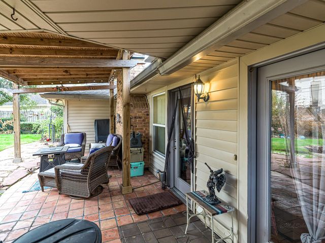 818 Olney Oak Drive, Houston, TX 77079