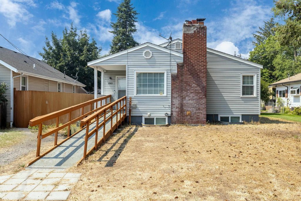 5923 N Regal St, Spokane, WA 99208 photo 2