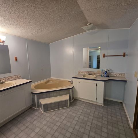 9049 N 80th Avenue, Pentwater, MI 49449