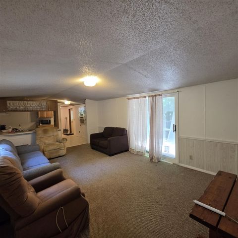 9049 N 80th Avenue, Pentwater, MI 49449