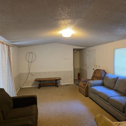 9049 N 80th Avenue, Pentwater, MI 49449